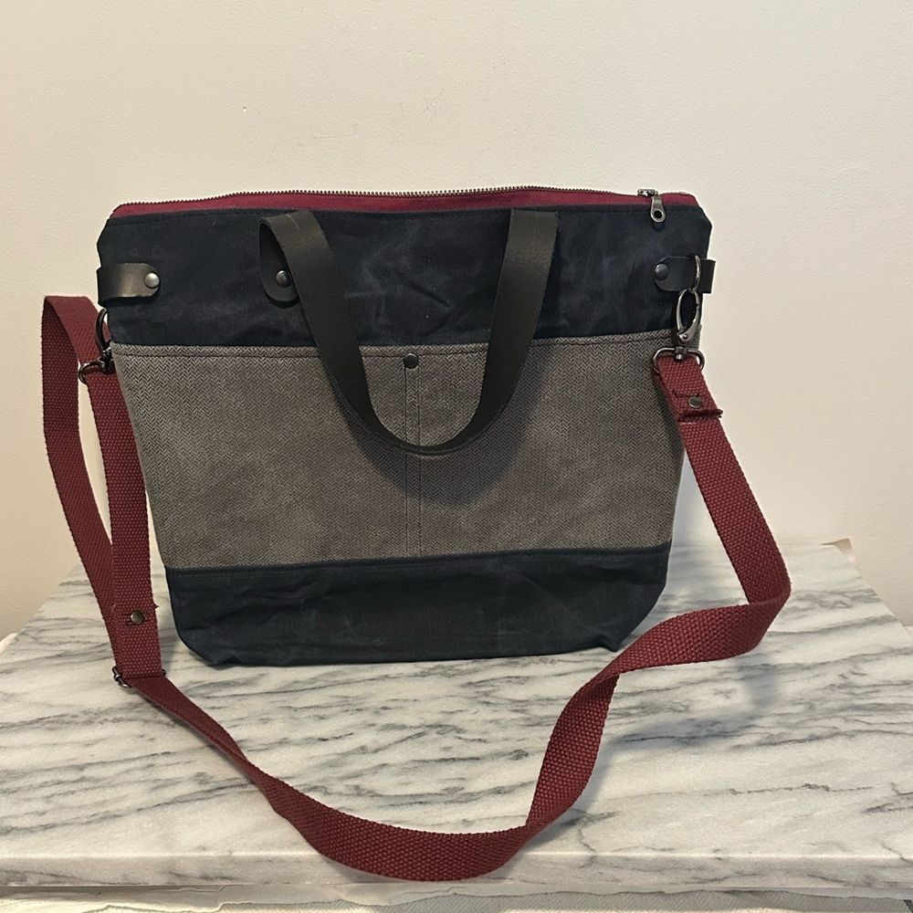 Stylish Two-Tone oiled canvas crossbody double handles leather details
